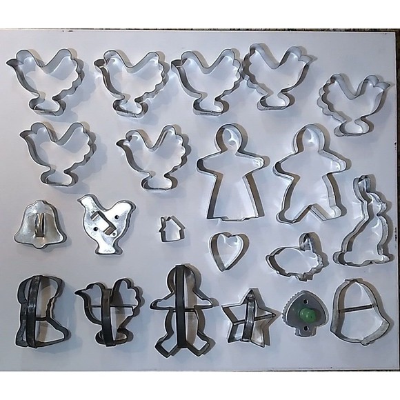 Lot Of 21 VTG Aluminum/Tin Cookie Cutters Some With Handles Christmas, Holidays - Picture 7 of 9